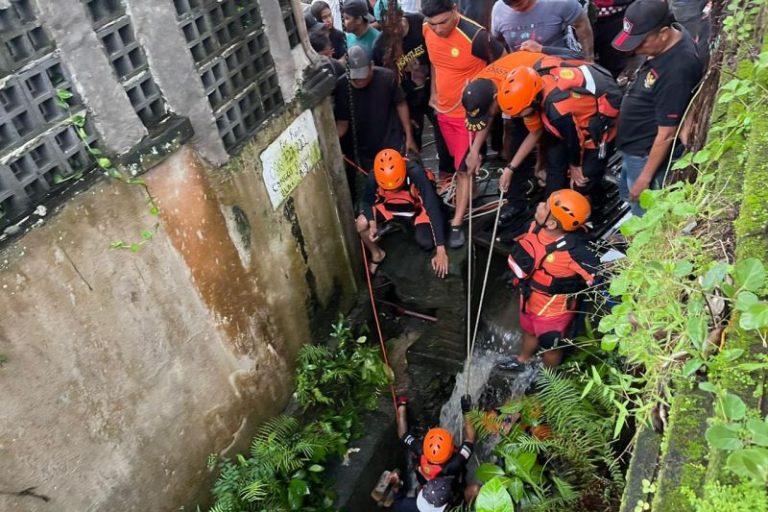WNA Meninggal Terseret Banjir di Badung, Sepeda Motor Terjepit di Bawah Jembatan