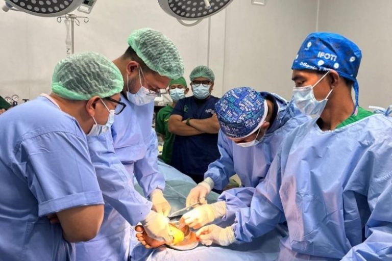 Kemenkes Kerahkan 600 Tenaga Kesehatan untuk Posko Pengungsian Bencana di Sumatra
