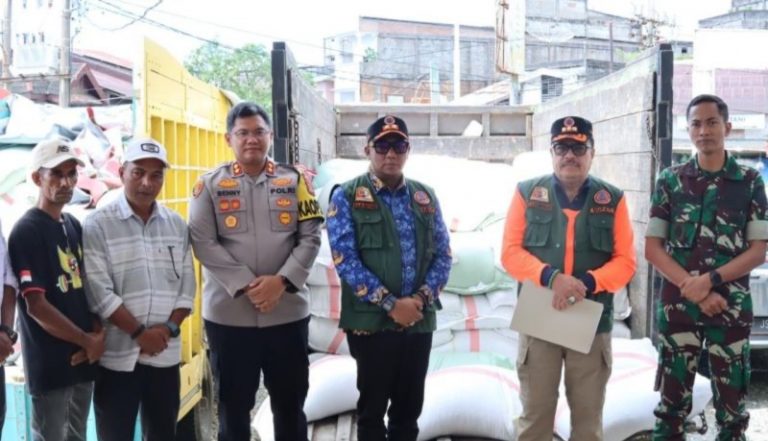 Pemkab Nagan Raya Salurkan 61 Ton Beras untuk Korban Banjir Bandang