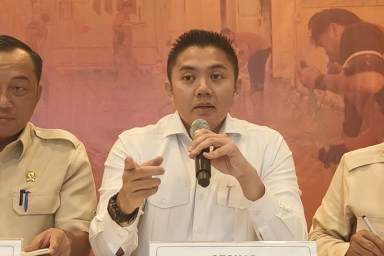 Seskab Teddy: Pemerintah Bergerak Cepat Tanpa Sorot Kamera di Lapangan