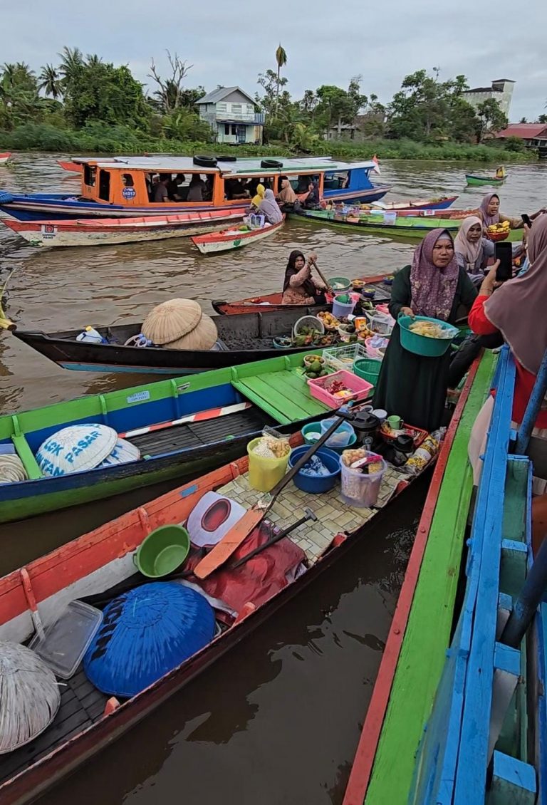 Pasar Terapung Lok Baintan yang Masih Bertahan