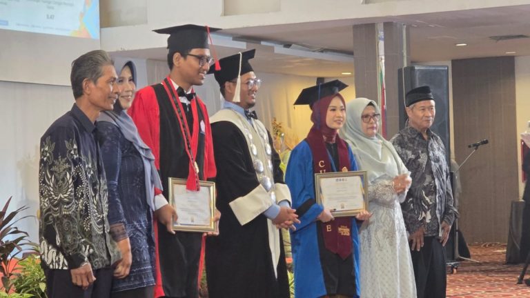 Dari Wisuda STITEK Bontang (1) Menjawab Kebutuhan Industri, Bersiap Menjadi Universitas