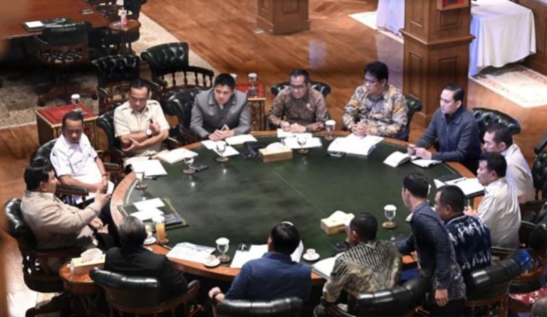 Presiden Prabowo Pimpin Rapat Terbatas Bahas Program Strategis Nasional