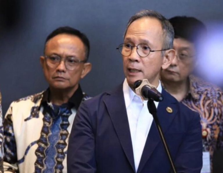 Pucuk Pimpinan OJK Ikut Mundur di Tengah Gejolak Pasar Keuangan