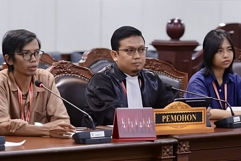 Kuota Internet Hangus Sebelum Terpakai, Ojol dan Pedagang Daring Gugat UU Cipta Kerja
