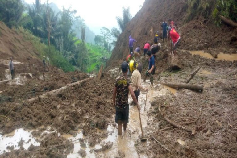 Dua Korban Longsor di Pemalang Belum Ditemukan