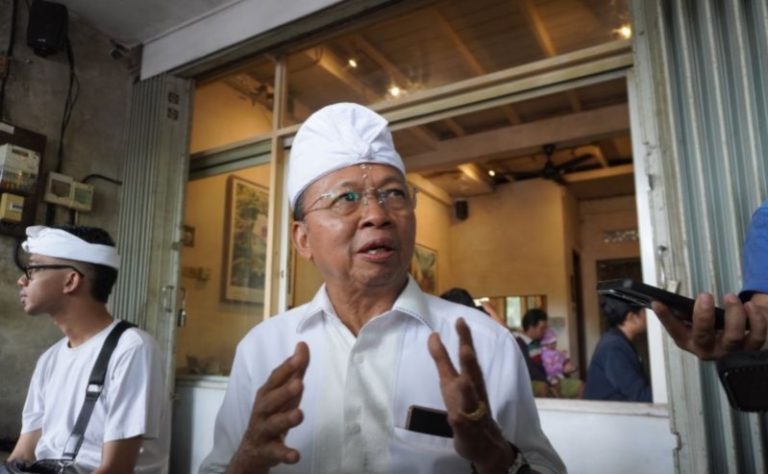 Ditegur Presiden, Gubernur Koster Bentuk Satgas Kebersihan Pantai Bali