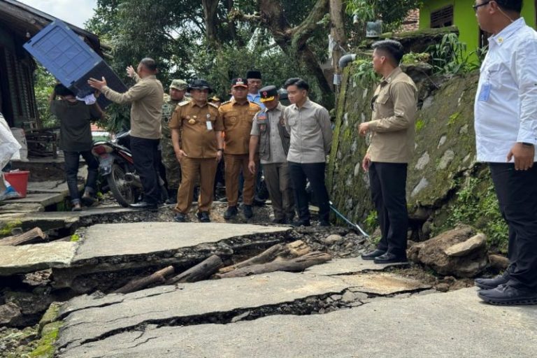 Gibran Turun Langsung, Warga Tanah Bergerak Tegal Diminta Mengungsi  