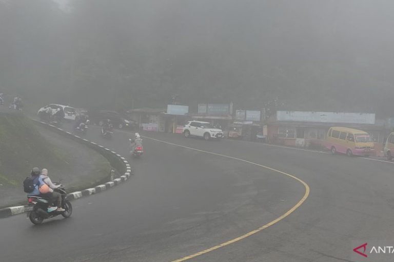 Hujan Deras dan Kabut Tebal, Polisi Cianjur Imbau Pengendara Puncak Waspada
