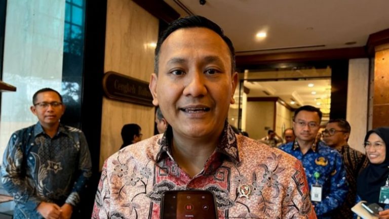 Wamenhut Pastikan Hasil Audit 24 PBPH di Sumatra Diumumkan ke Publik