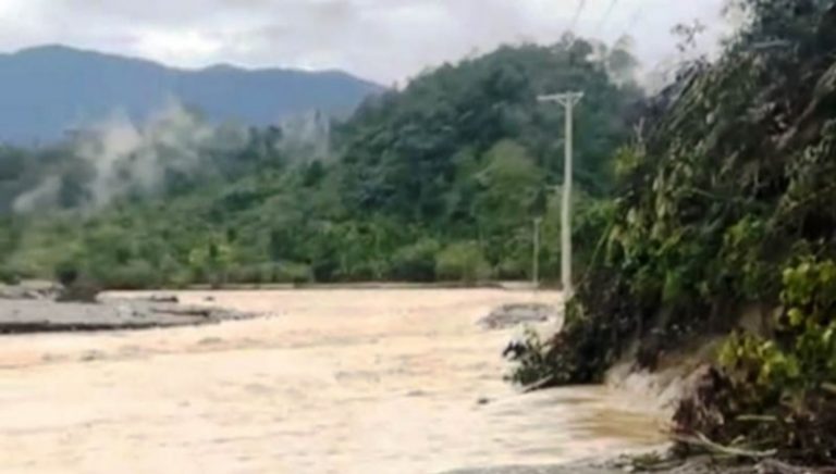 Jalan Menuju KAT Sikundo Aceh Barat Putus Total Diterjang Banjir
