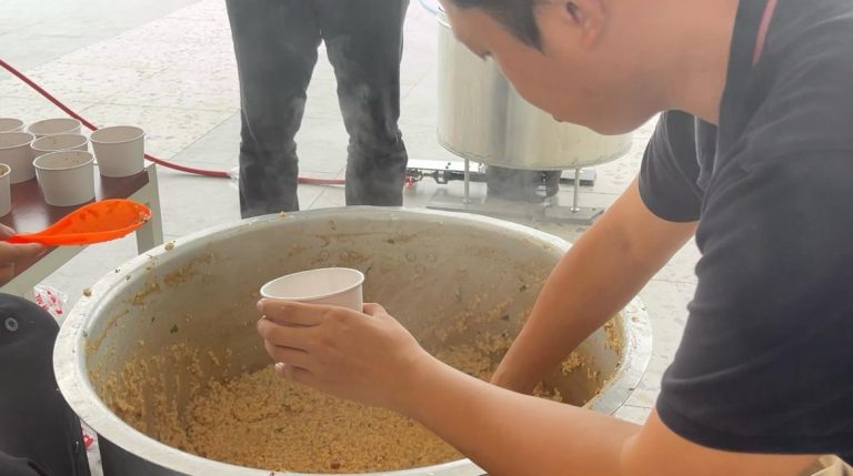 Bubur Rempah Nusantara Jadi Tradisi Baru Takjil di Masjid Negara IKN