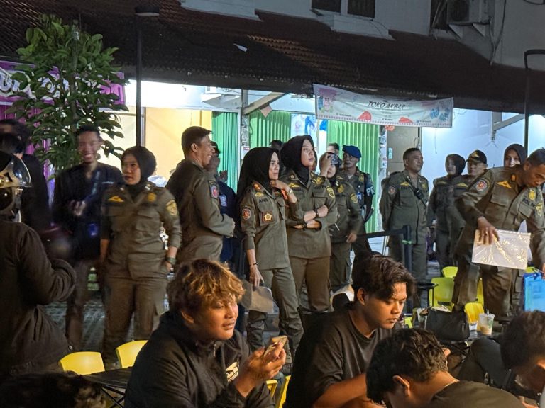 Satpol PP Samarinda Razia THM dan Citra Niaga, Kafe Melanggar Siap Dibubarkan