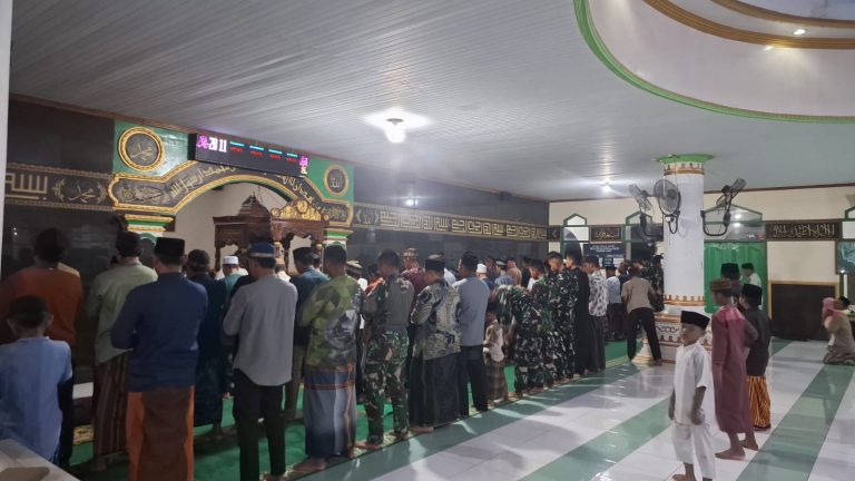 Bangun Desa Sambil Berpuasa, Satgas TMMD Tetap Tegakkan Ibadah