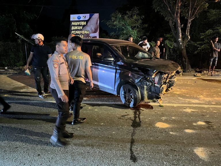 Kecelakaan Tunggal di Bontang, Innova Ringsek Tabrak Pohon
