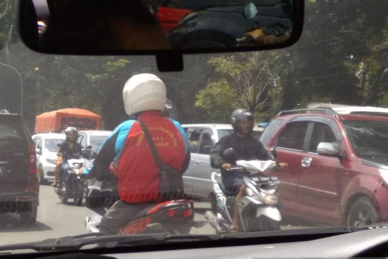 Longsor Tutup Jalur Maros–Bone, Kemacetan Mengular hingga 2 Kilometer