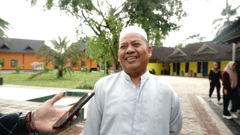 23 Tahun Menjaga Warisan, Pengabdian Pak Sufyan di Masjid Tertua Samarinda