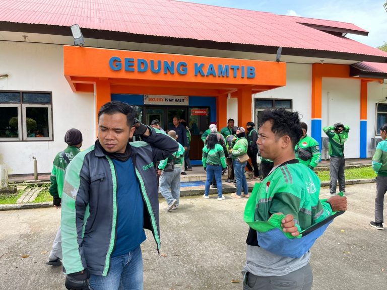 Ratusan Ojol Bontang Protes Pembatasan Akses Masuk Kawasan PC PKT