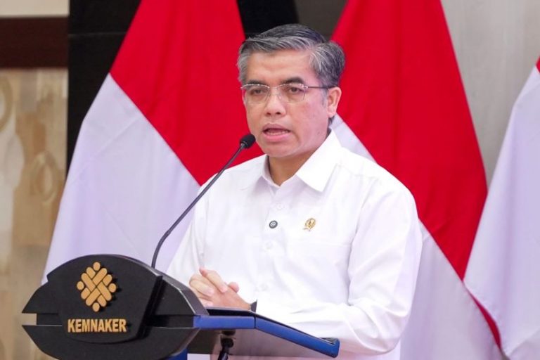 Menaker Minta Aplikator Transparan Soal BHR 2026 untuk Ojol dan Kurir