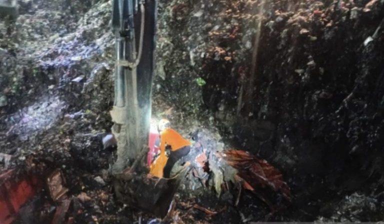Empat Orang Tewas dalam Longsor Sampah di Bantargebang