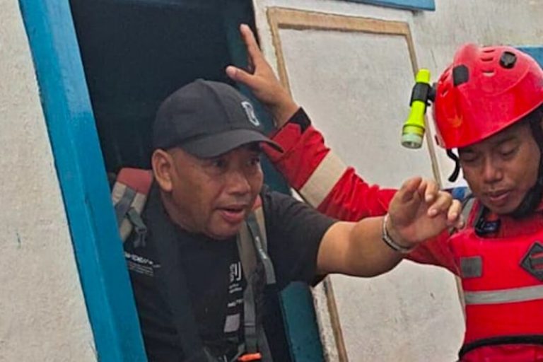 Kapal Terombang-ambing di Perairan Pulau Pari, Enam Penumpang Diselamatkan