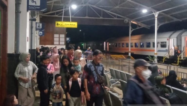 Banjir Rendam Jalur, Perjalanan KA Siliwangi Dihentikan Sementara