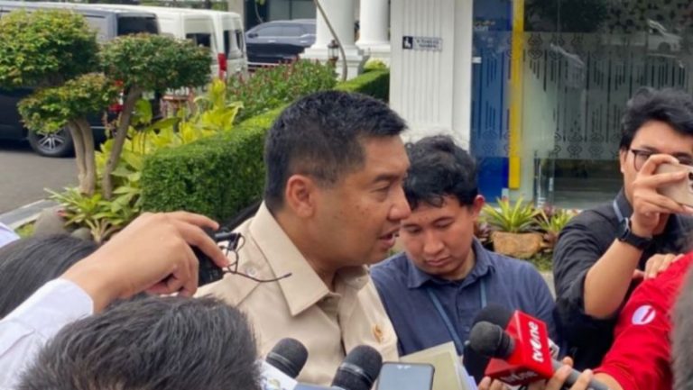 Prabowo Bahas Hunian di Bantaran Rel, Libatkan Sejumlah Menteri