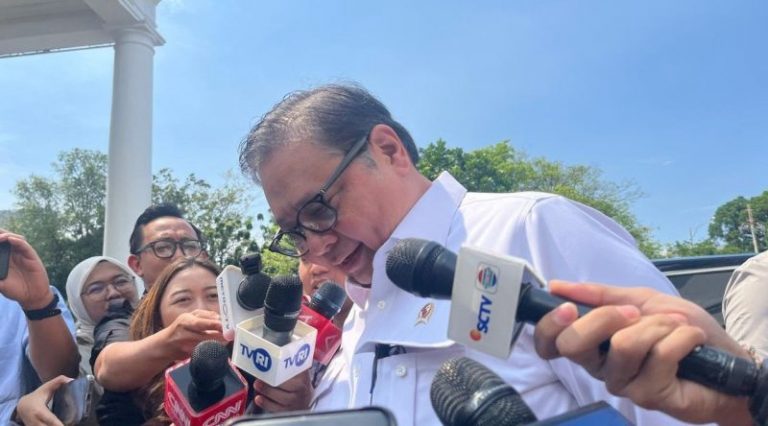 Rupiah Melemah ke Rp17.105 per Dolar, Airlangga Sebut Pelemahan Global