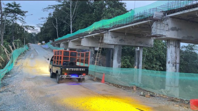 Pengeboran Pile Slab Dimulai, Lalu Lintas Dialihkan Satu Jalur