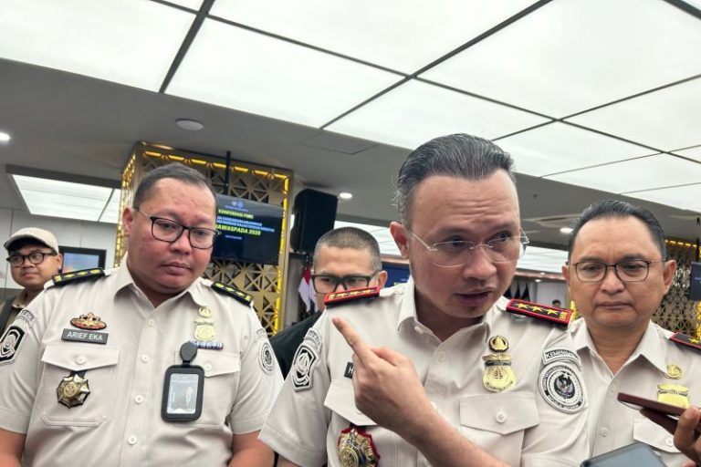 Imigrasi Deportasi 13 WNA Jepang Kasus Penipuan Daring