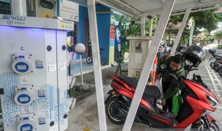 Menkeu: Pajak Kendaraan Listrik Tak Naik, Hanya Skema yang Berubah