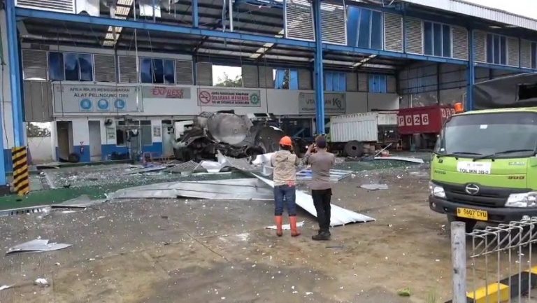 Ledakan Truk Oksigen Guncang Karang Joang, Bangunan Hancur