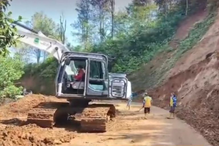 Sempat Tertimbun Longsor, Jalur Selatan Garut Kini Sudah Bisa Dilintasi