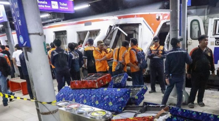 Enam Penumpang Masih Terjepit, Tabrakan Maut KRL-Argo Bromo di Bekasi Timur