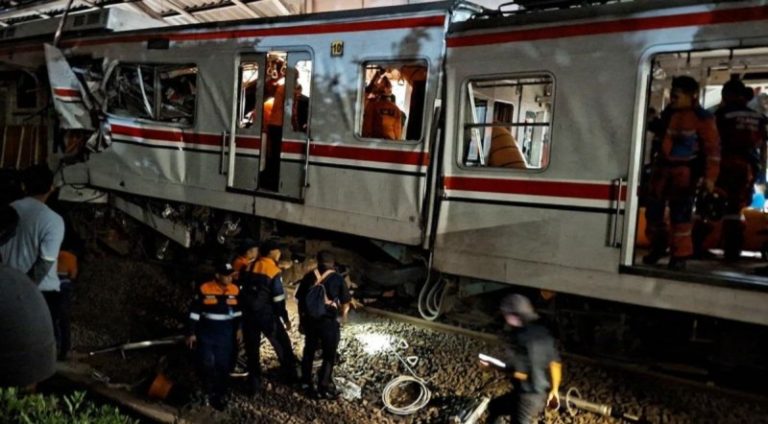 Basarnas Potong Gerbong KRL, Evakuasi Penumpang yang Masih Terjepit