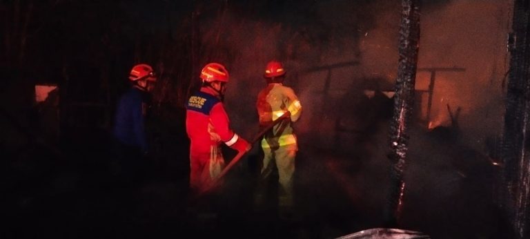 Diduga Korsleting Listrik, Enam Pintu Mess di Teluk Lingga Hangus