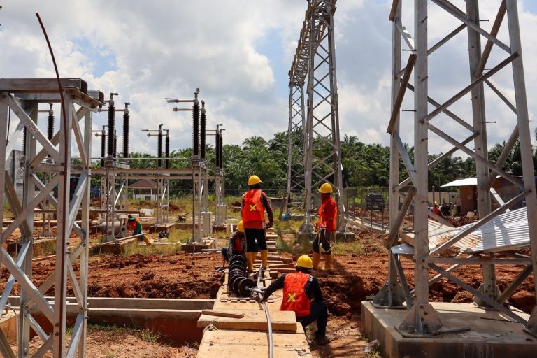 Ratusan Komponen Vital Dipasang di GI Grogot untuk Jaga Keandalan Listrik