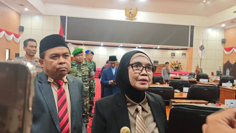 Neni: “Enggak Ada Uangnya, Masa Mau Hutang”