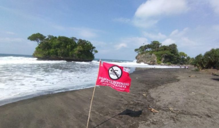 Wisatawan Asal Garut Tewas Tergulung Ombak di Zona Terlarang Pantai Madasari Pangandaran