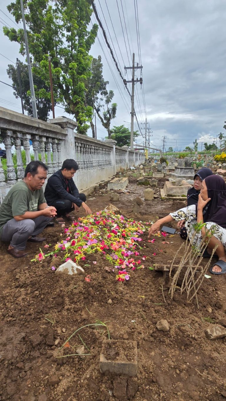 Kepergian Sudarmono dan Berakhirnya Perjalanan “Borneo Shoes” Keluarga Kami