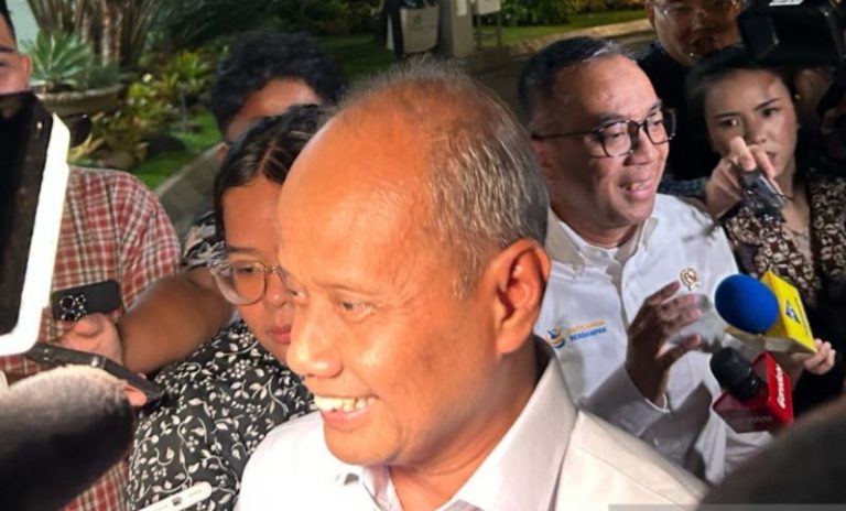 PT Pindad Siapkan Mobil Kepresidenan Transparan untuk Prabowo Subianto