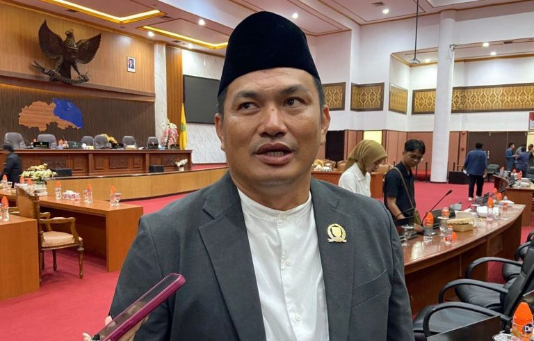 Akses Penghubung Tiga Kampung Terancam Longsor, Gideon: Perlu Solusi Jangka Panjang