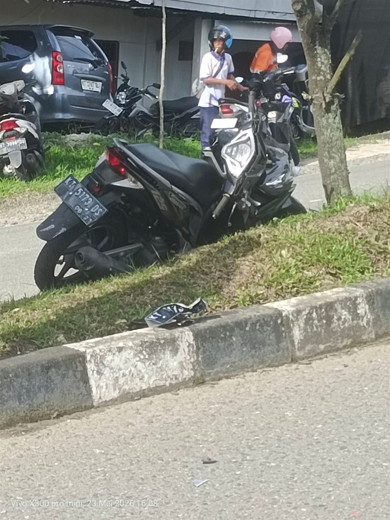 Truk Diduga Kehilangan Tenaga Saat Menanjak di Jalan S. Parman