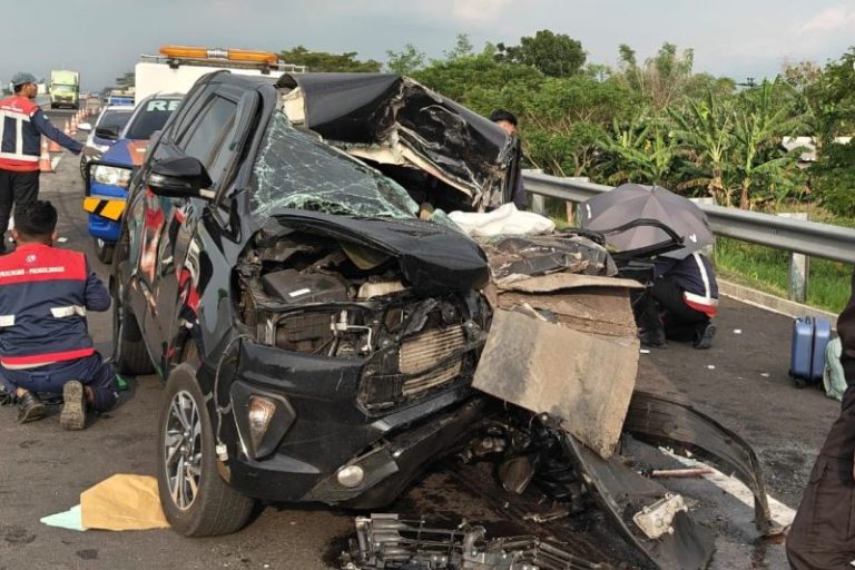 Sopir Diduga Mengantuk, Kecelakaan Mobil Anggota DPR Tewaskan Dua Orang