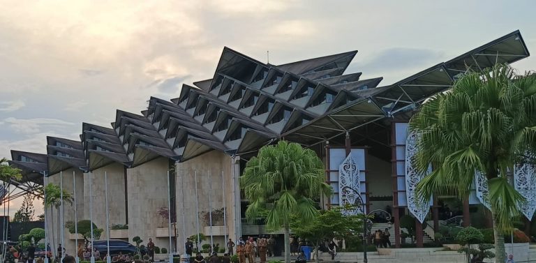 DPRD Kaltim Revisi Agenda Sidang, Publik Soroti Hak Angket