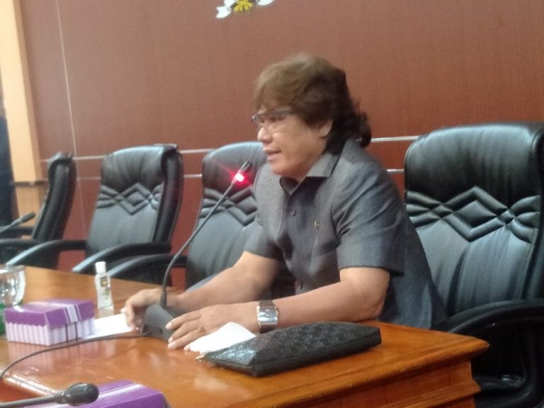 Dinilai Membahayakan, Nursalam Minta Baut Tiang di Trotoar Dipasang Pengaman