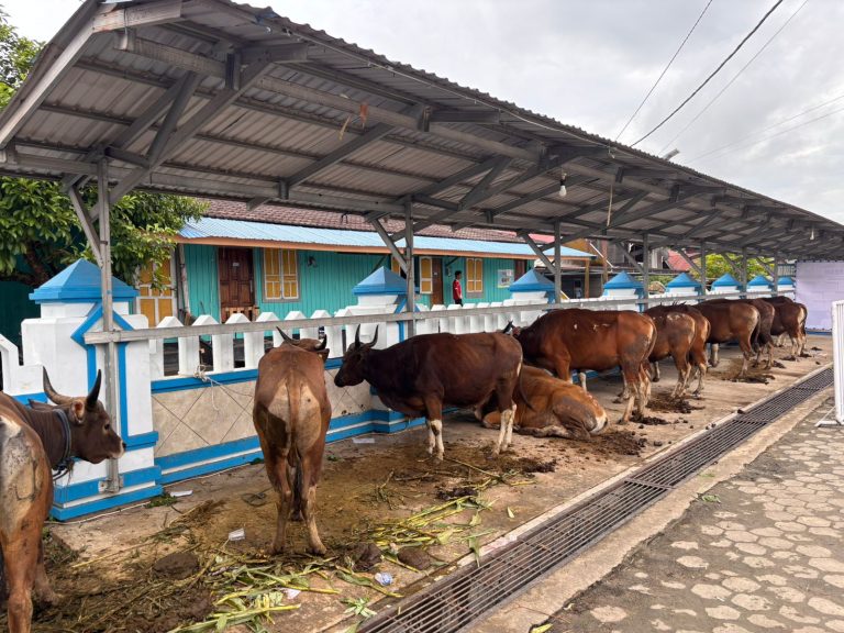 Masjid Sadjid Siapkan Lebih Seribu Paket Daging untuk Warga