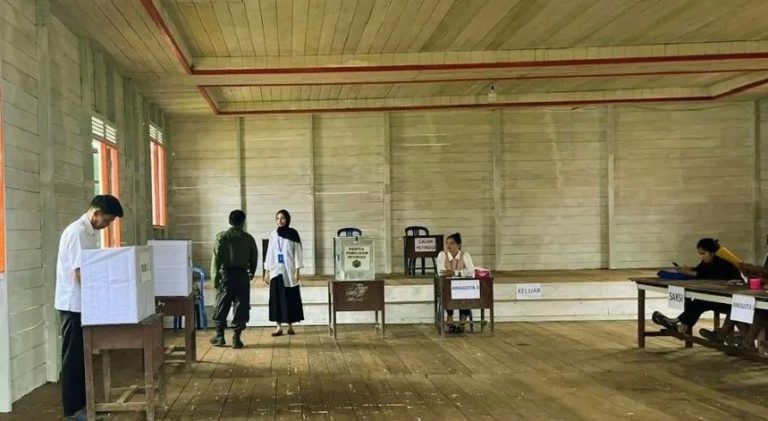 Babinsa Ajak Warga Jaga Persatuan Usai Pilpet Kampung
