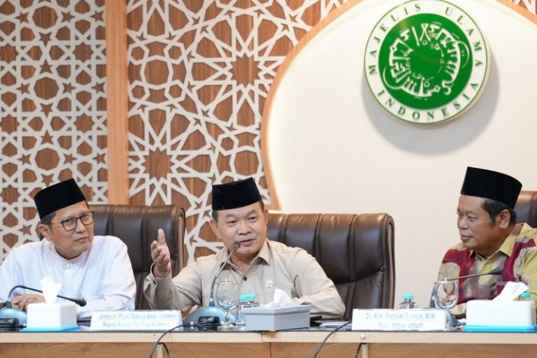 Prabowo Utus Dudung Jadi Jembatan Pemerintah dan Ulama