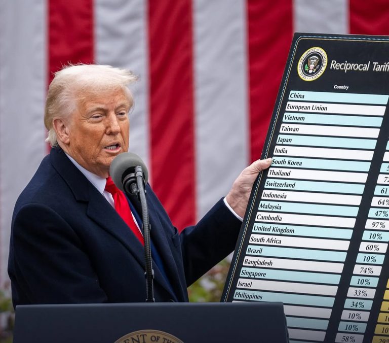Pengadilan AS Kembali ‘Pukul’ Trump, Tarif Global 10 Persen Dibatalkan